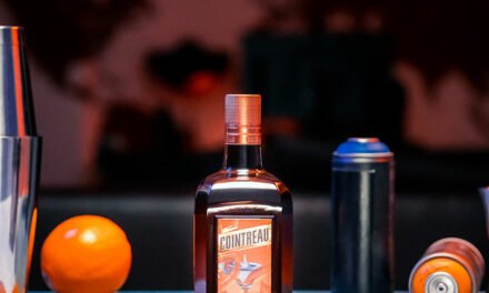 Cointreau dévoile une bouteille en édition limitée réalisée en collaboration avec le street artist INSANE 51.