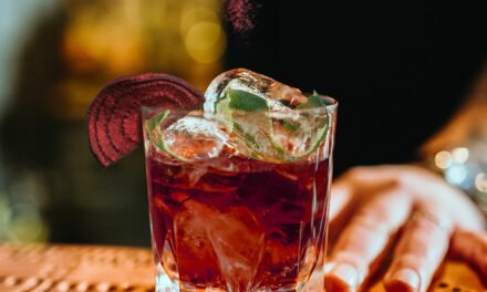 Cocktail Old Beet Smoke au Woodford Reserve