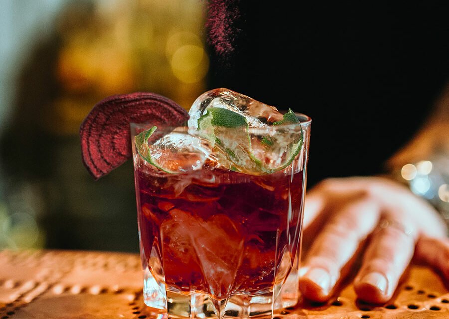 Cocktail Old Beet Smoke au Woodford Reserve
