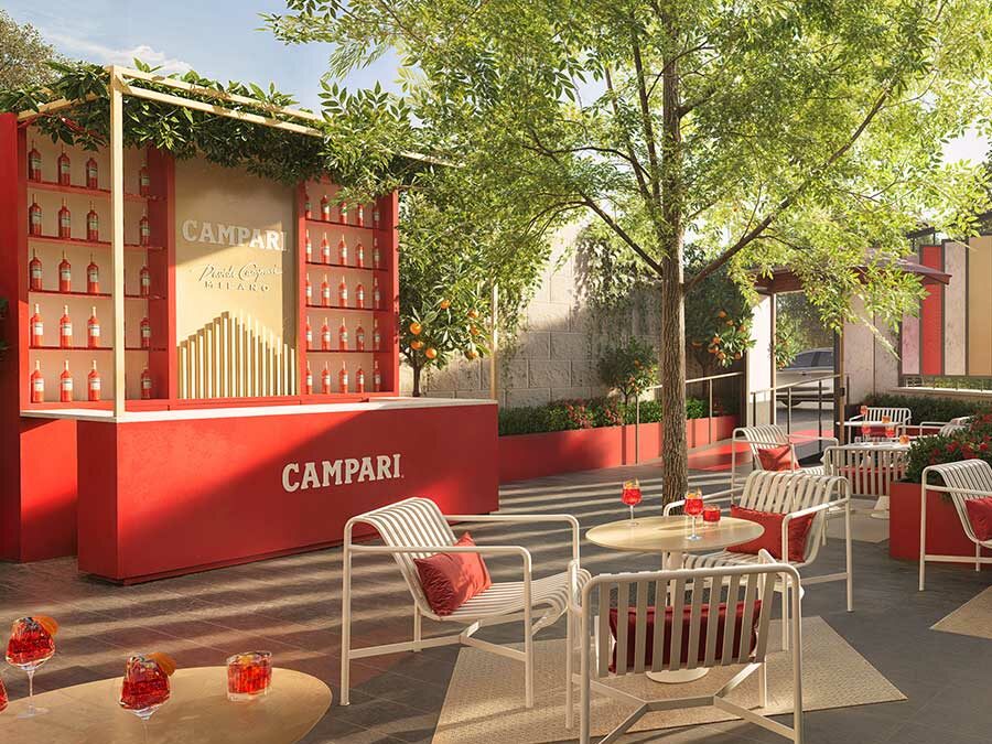 Campari inaugure sa terrasse estivale à l’Hôtel du Collectionneur, en plein cœur de Paris.