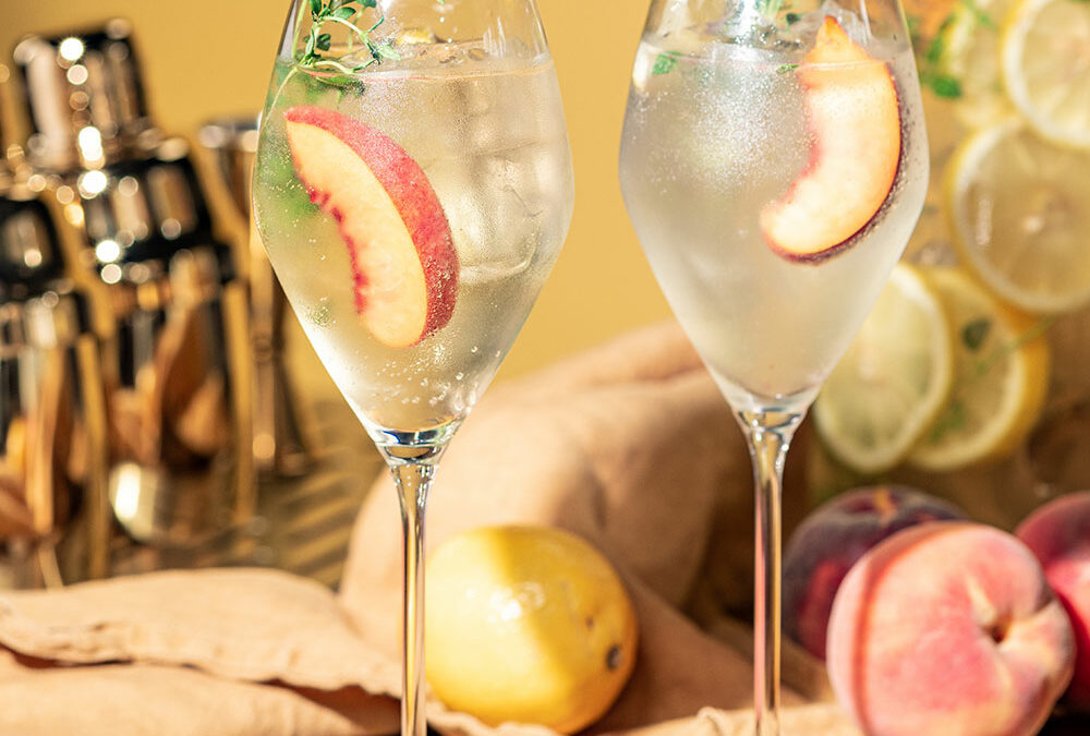 Cocktail au gin Renais : Peach & Thyme Sangria