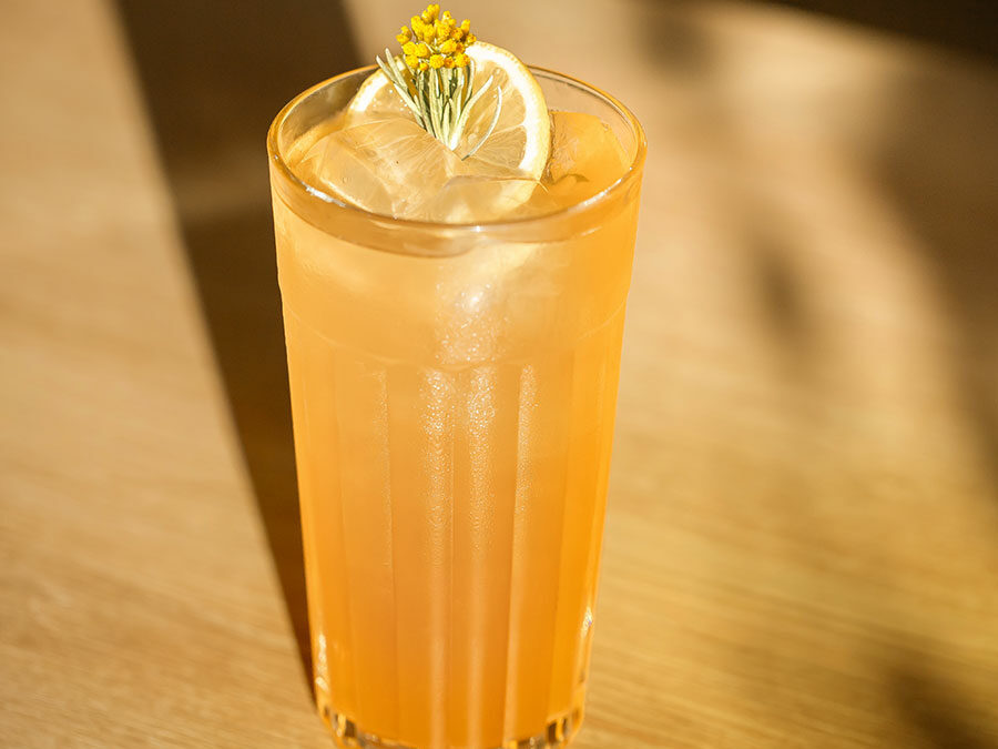 Cocktail sans alcool au sirop Monin – Immortelle du Maquis