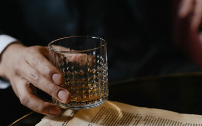 Les whiskies français : guide complet des distilleries et embouteilleurs