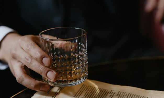 Les whiskies français : guide complet des distilleries et embouteilleurs