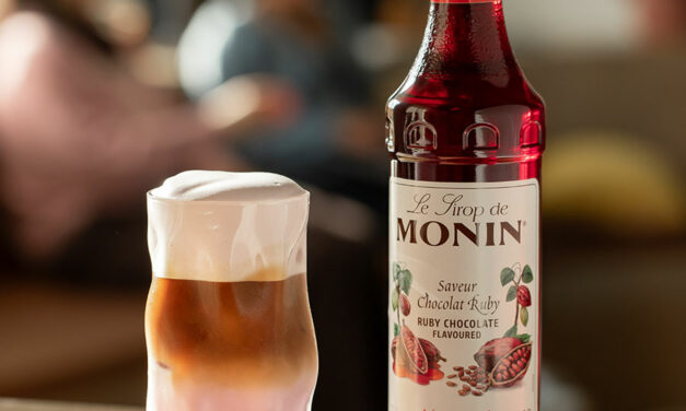 Cocktail sans alcool au sirop Monin Ruby Chocolate : Iced Ruby Mocha