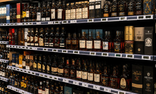 Whisky, rhum : les meilleures cuvées à dénicher en grande surface